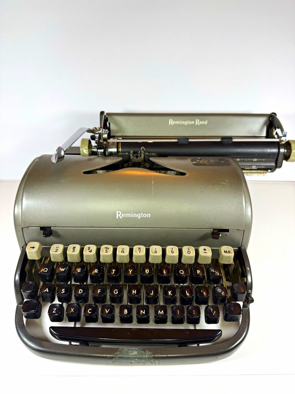 Vintage 1950s Remington Quiet-Riter Portable Typewriter w/ Case - Tested & Works